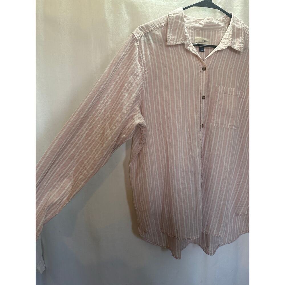 Universal Thread Pink and White Striped Button-Down Shirt